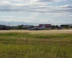 Airplane landing in Tarko-Sale (2007)