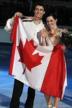 Tessa Virtue and Scott Moir at the victory ceremony of the 2010 World Championships