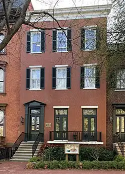 White House Historical Association offices built in the 1960s and replaced a demolished building, 740 Jackson Place[14]