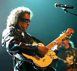 Lora with El Tri in 2006