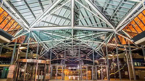 Entrance to the salle des pas perdus