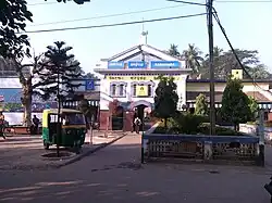 Baruipara railway station is 1.5 km from Gangadharpur.