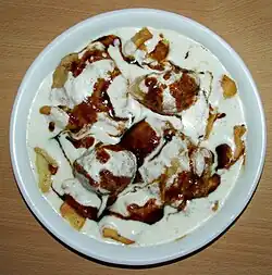 Bhalla Papri chaat in dahi (yogurt) with Saunth chutney