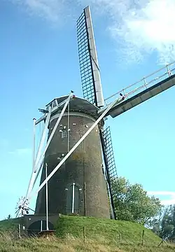 Ten Have sails open on one stock, common sails on the other, both with van Bussel system.