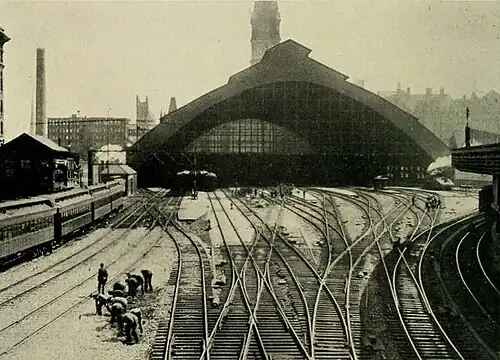 The train shed and approach into Broad Street Station, before 1911.