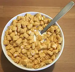 Sweetened corn and oat cereal (Cap'n Crunch)