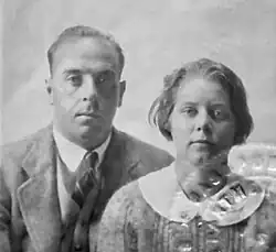1923 US passport picture of Charles King Van Riper and wife Helen