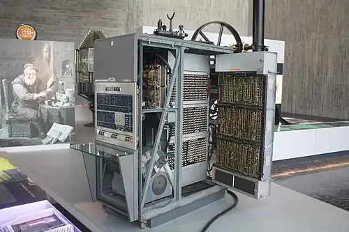 The first computer in Spain (1959), side view of the IBM 650 Console Unit.