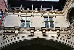 Bernuy: court windows.