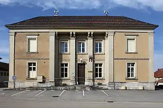 The town hall in Courvières