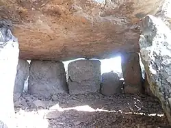 Upright stones roofed with a large slab