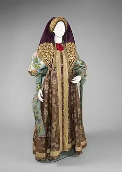 Russian clothing, late 18th–19th century. Metropolitan Museum of Art.[81]