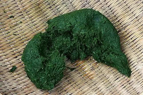 Steamed and mashed yomogi leaves