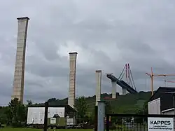 Installation of the roadway using auxiliary pylon, September 2015