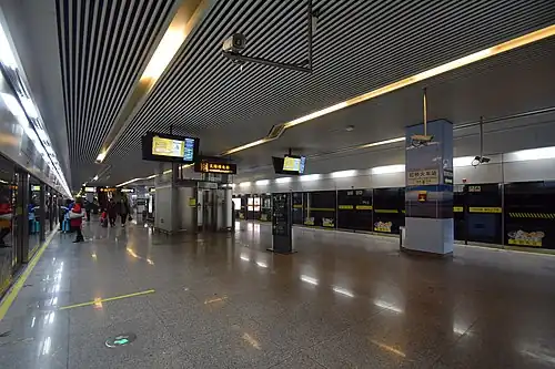 Line 10 platform of Hongqiao Railway Station