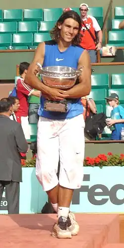 Image 29Rafael Nadal holding the Coupe des Mousquetaires in 2006 (from French Open)