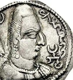 Khingila with the word "Alchono" in Bactrian script (αλχονο) and the Tamgha symbol on his coins.[155][156]