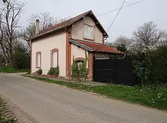 The former railway station in Le Gué-de-Longroi