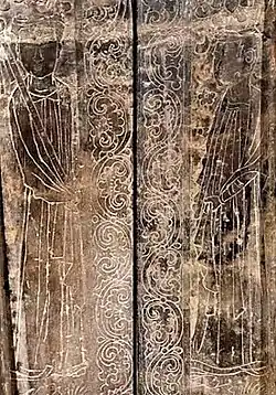 Li Jinxun tomb: engravings of female attendants left and right of the entrance