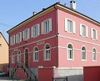 The town hall and school in Luemschwiller