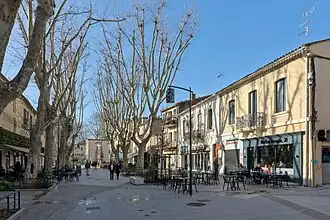 Cours Gabriel Péri, a large street with cafés and shops in the town center.