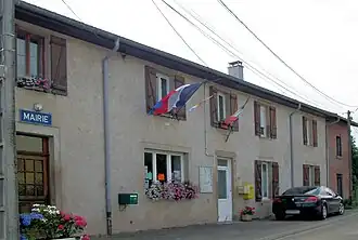 The town hall in Madegney