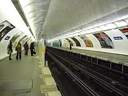 Installation of the platform screen doors in 2009