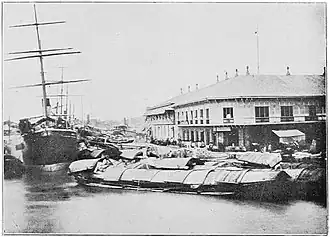 Casco (foreground) in Manila (c. 1900)