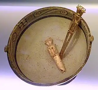 Ceramic bowl and tunjos, Museo del Oro, Bogotá