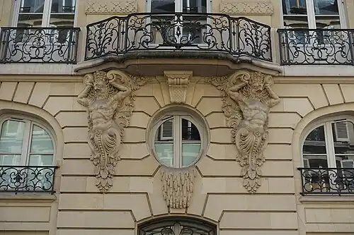 51, rue d'Anjou: Asian-inspired balcony