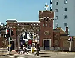 Former gatehouse and perimeter wall (1870s)