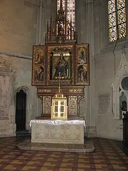 Chapel of St. Mary: the altar of the Mother of God Queen, erected at the beginning of 1888.