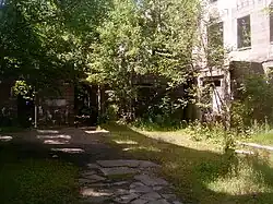 Ruined wall of Overlook Mountain House