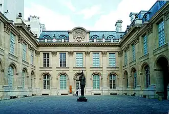 Courtyard of the Hotel de Saint-Aignan, which houses the Musée d'Art et d'Histoire du Judaïsme