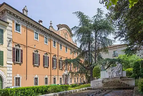 Bruni Conter Palace and Niccolò Tartaglia statue