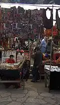 The market sells typical Andean crafts