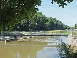 Connewitz weir, behind it the Pleiße flood channel