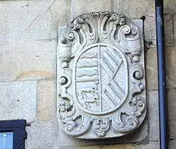 Coat of arms next to the Pazo of the Counts of San Román