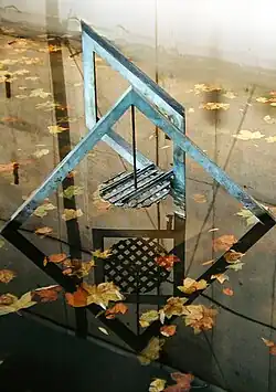 Jean-Max Albert, Reflet anamorphose, Bronze, Parc de la Villette (1985)