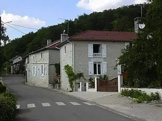 Houses within Rizaucourt-Buchey