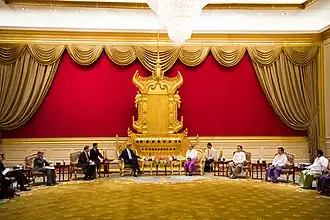 The main room where to meet the first class visitors