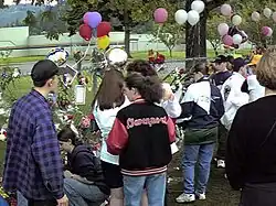 Students at memorial fence following shooting at Thurston HS in Springfield, Oregon in May 1998