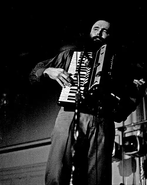 Hudson performing in 1971