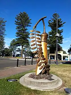 The Gold of the Kowhai (2014), Napier