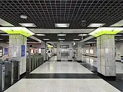 Line 2 concourse