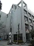 Tsukudajima Elementary School (佃島小学校), which serves 1 and 2-chome