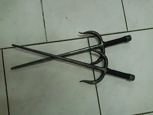 A pair of modern sai
