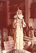 Vovô Natalino, sculpture of Zé do Carmo to oppose Santa Claus