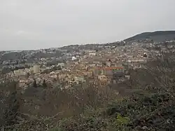 Photograph of downtown Thiers, with the old hospital visible in the center.